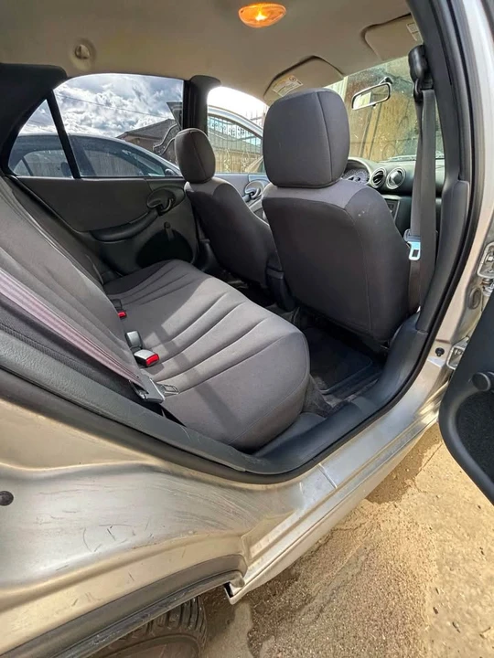 2005 Pontiac Sunfire - Image 11 of 14