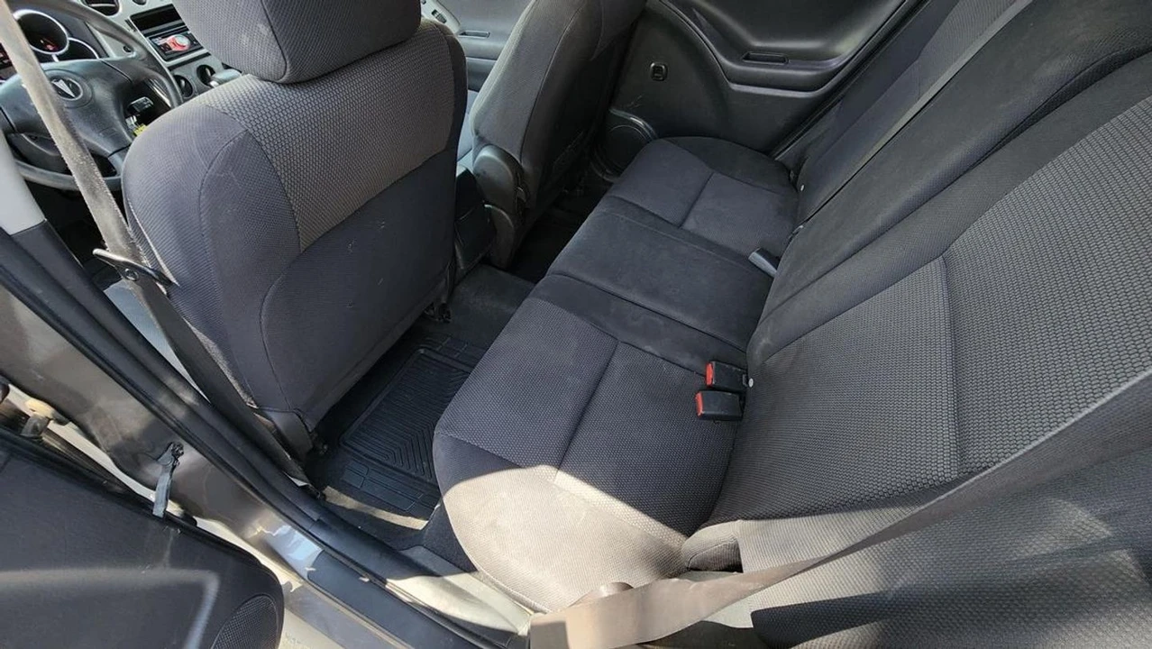 2005 Pontiac Vibe - Image 16 of 21