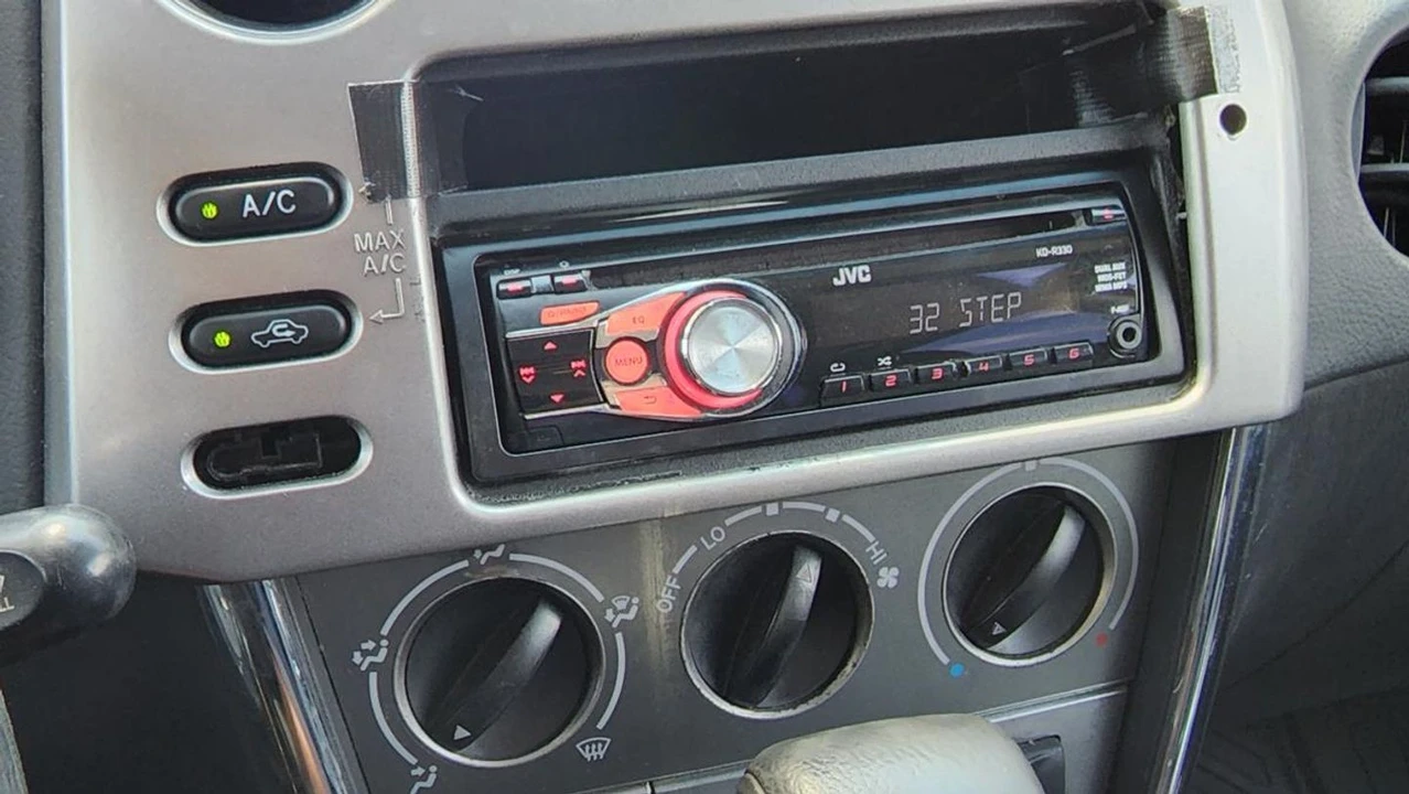 2005 Pontiac Vibe - Image 20 of 21
