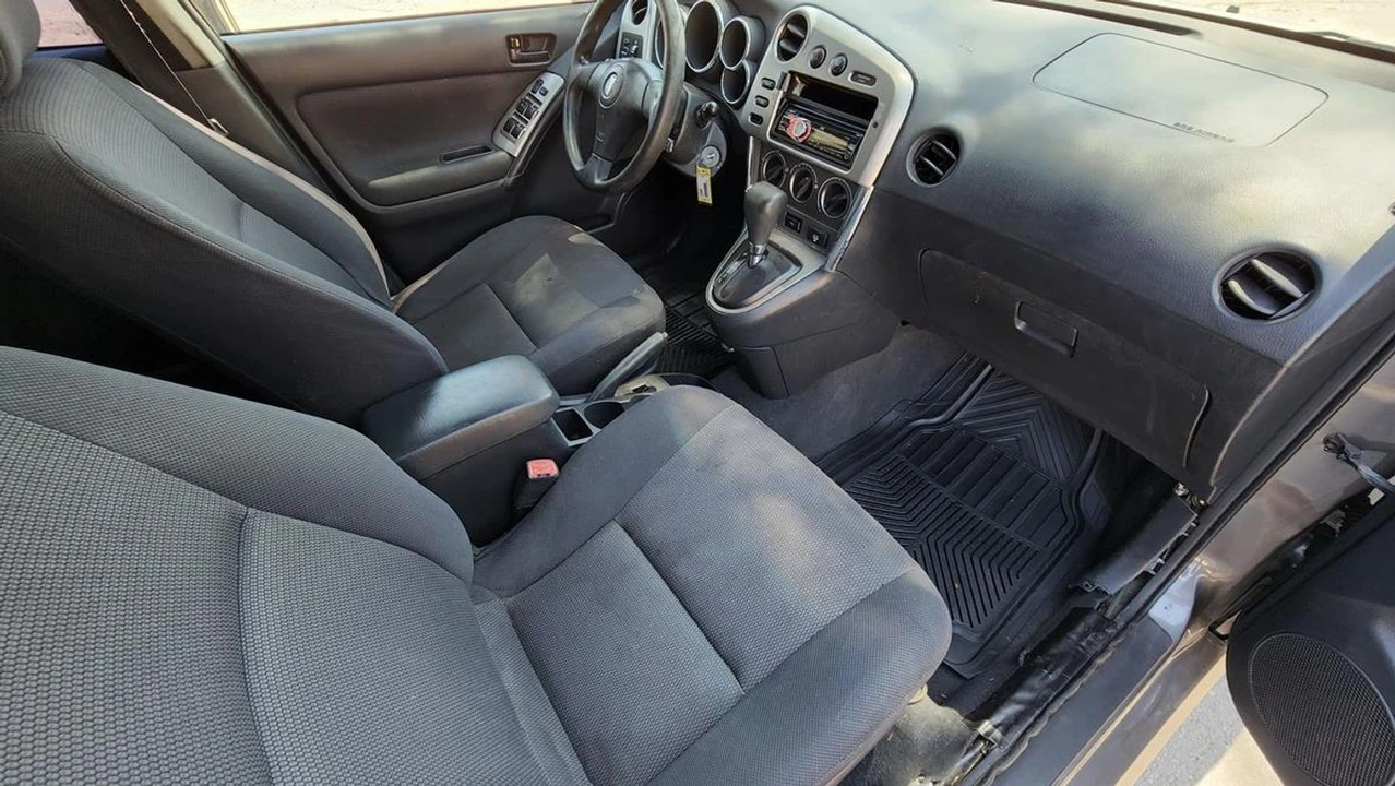 2005 Pontiac Vibe - Image 10 of 21