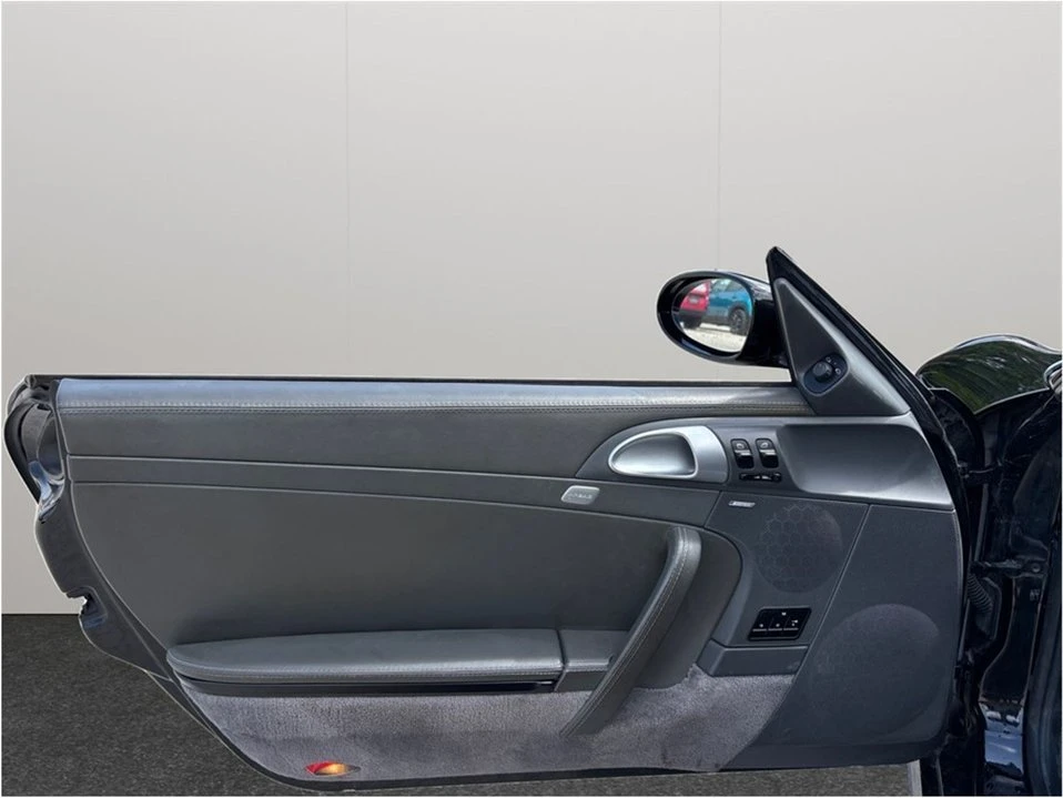 2005 Porsche 911 - Image 17 of 20