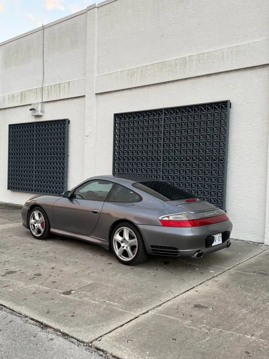 2005 Porsche 911 - Image 10 of 19