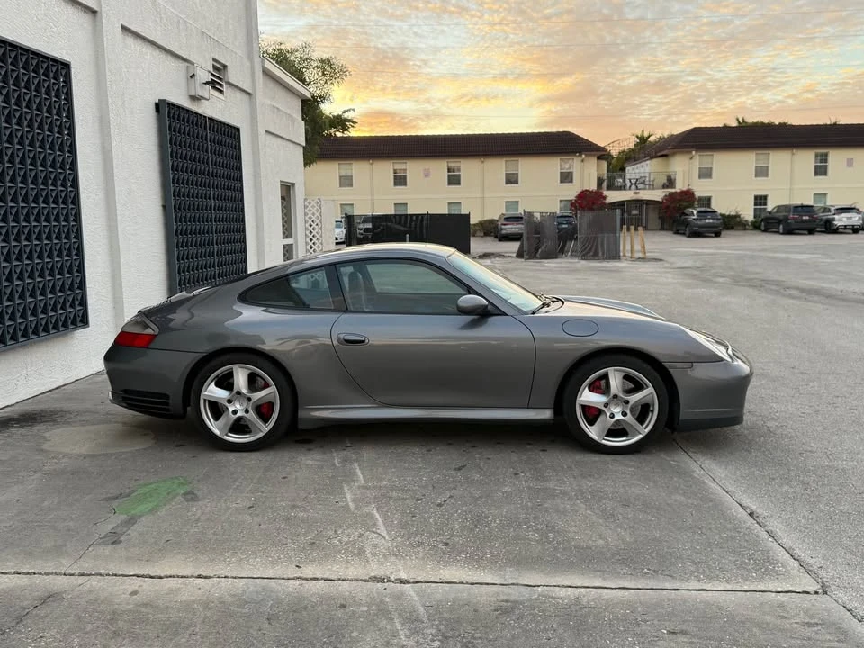 2005 Porsche 911 - Image 13 of 19