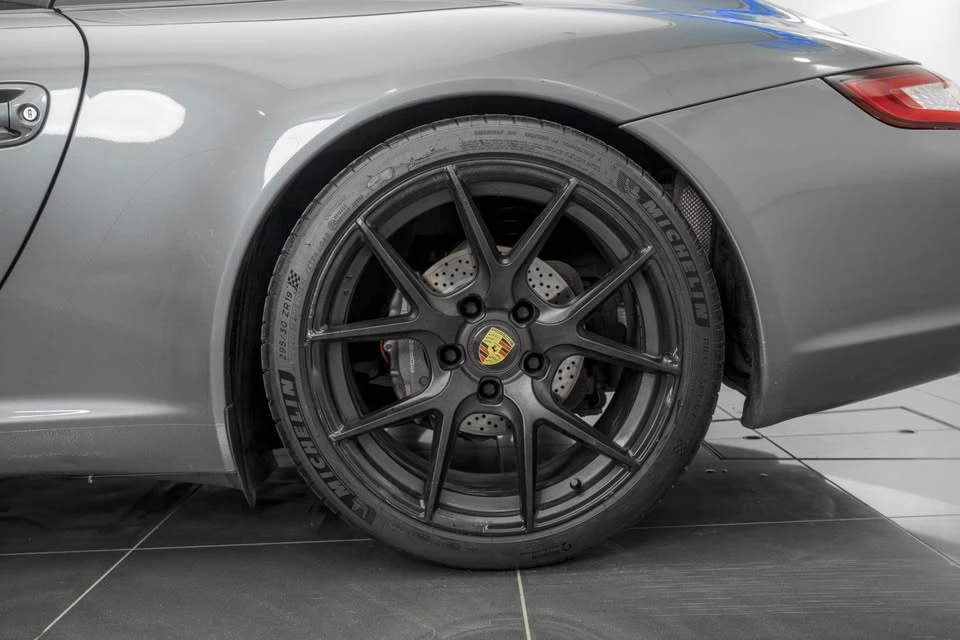 2005 Porsche 911 - Image 9 of 20