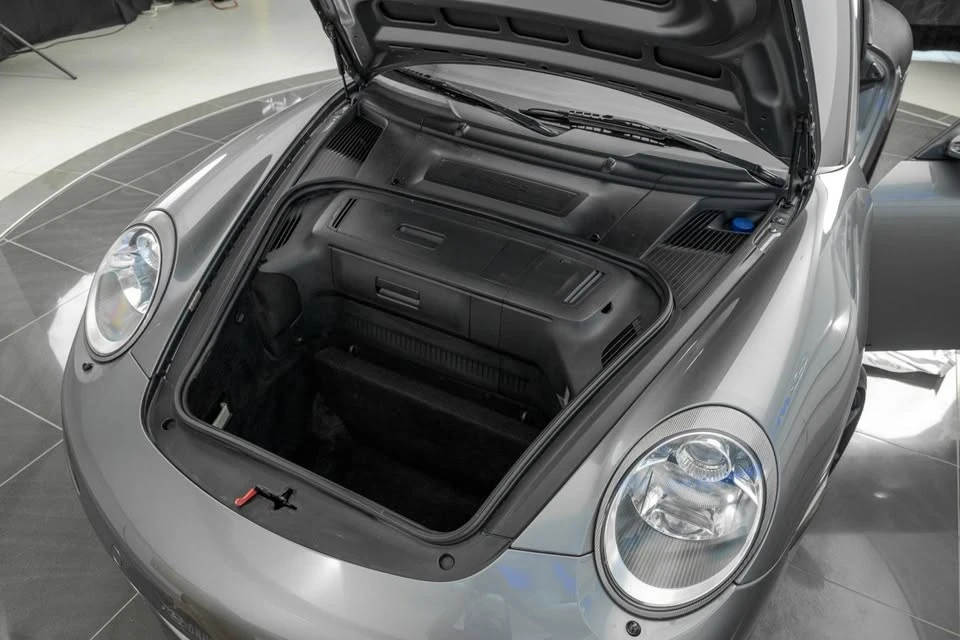 2005 Porsche 911 - Image 13 of 20