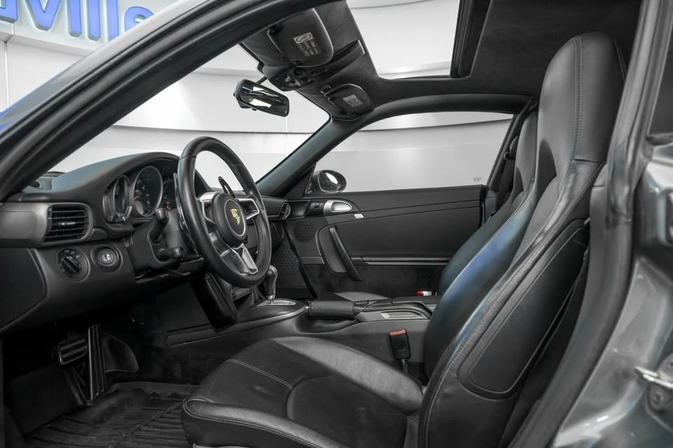 2005 Porsche 911 - Image 17 of 20