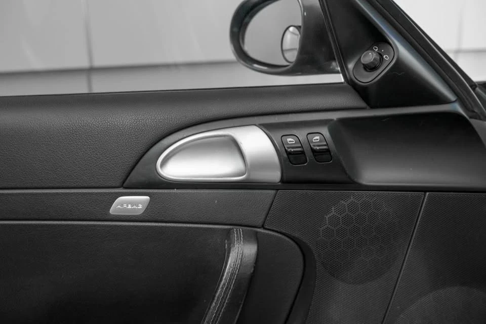 2005 Porsche 911 - Image 15 of 20