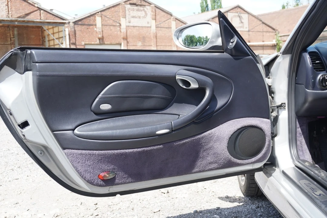 2005 Porsche 996 Turbo - Image 28 of 31