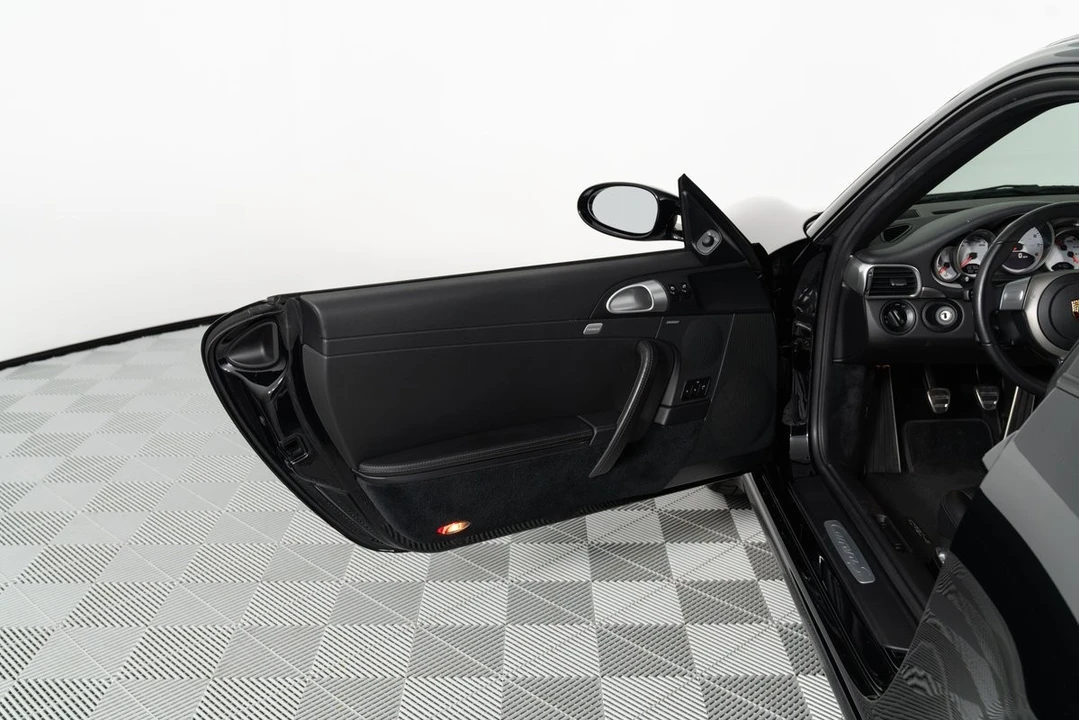 2005 Porsche - Image 9 of 31