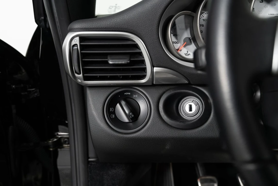 2005 Porsche - Image 22 of 31
