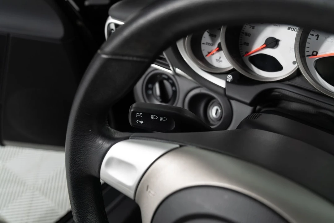 2005 Porsche - Image 23 of 31