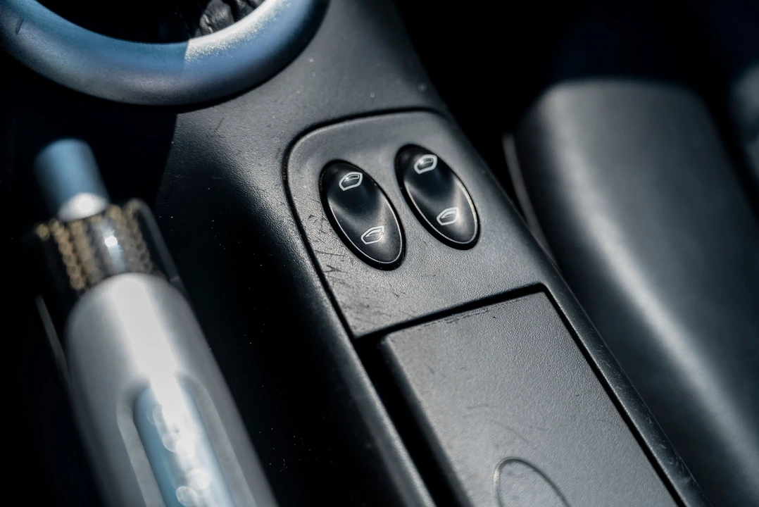 2005 Porsche 996 Turbo - Image 25 of 31
