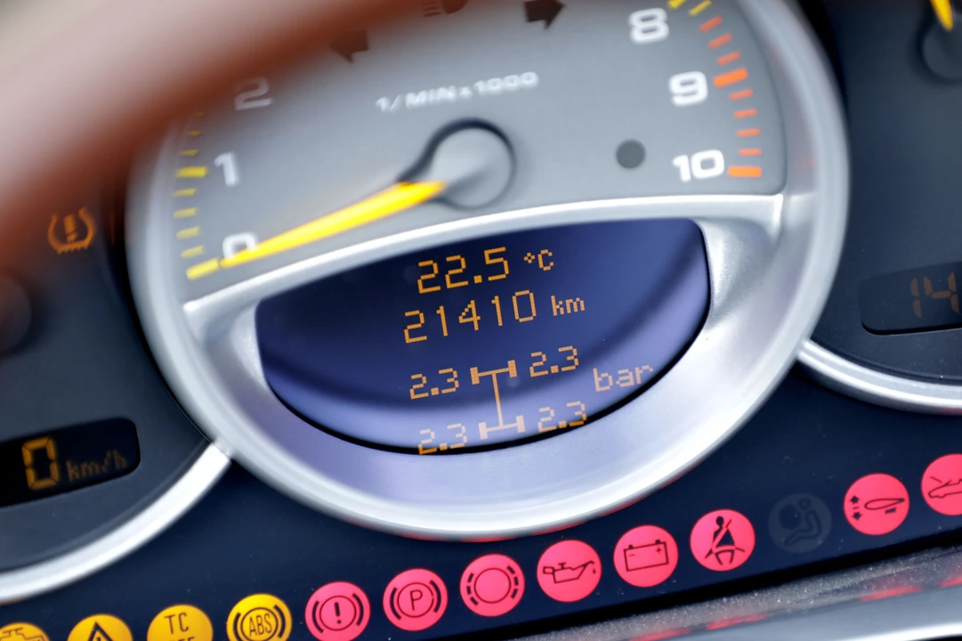 2005 Porsche Carrera GT - Image 15 of 31
