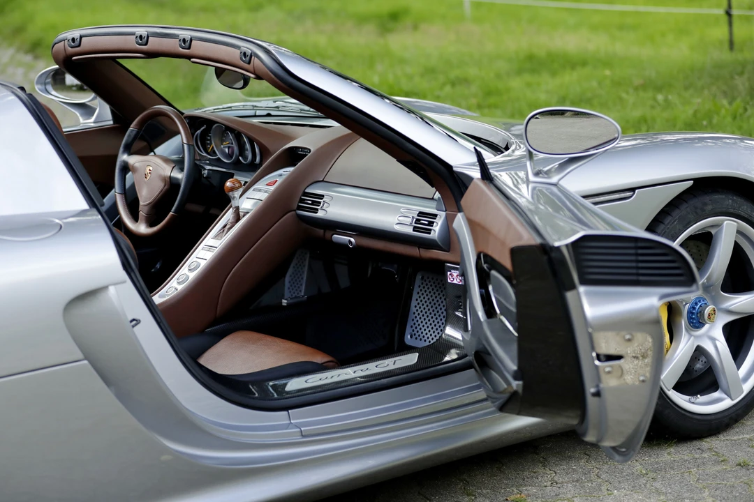 2005 Porsche Carrera GT - Image 18 of 31