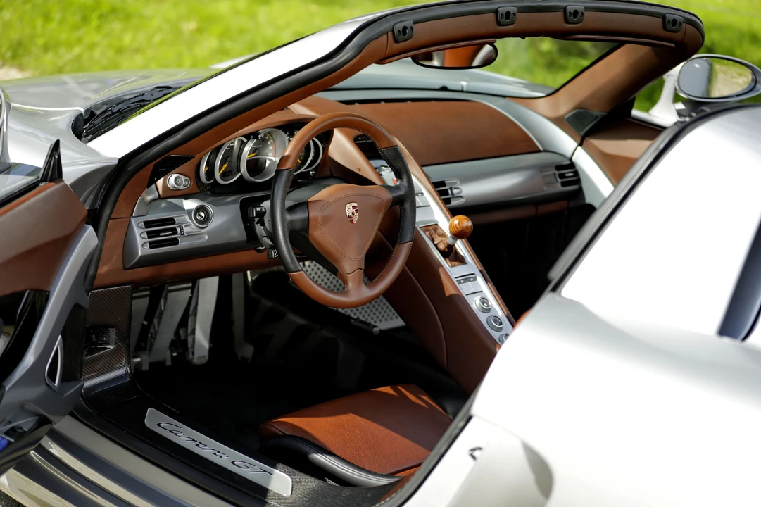 2005 Porsche Carrera GT - Image 13 of 31