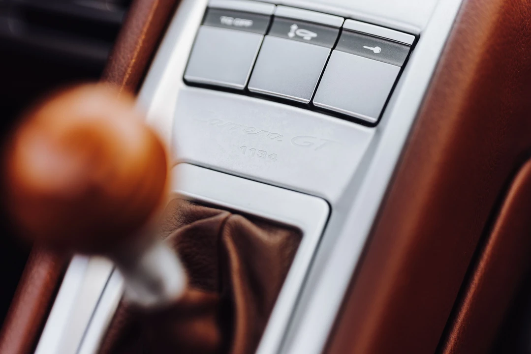 2005 Porsche Carrera GT - Image 10 of 31