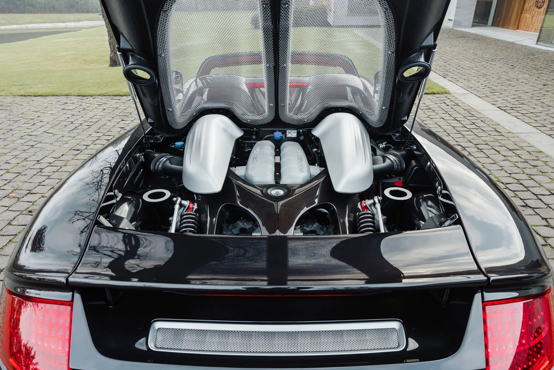 2005 Porsche Carrera GT - Image 12 of 31
