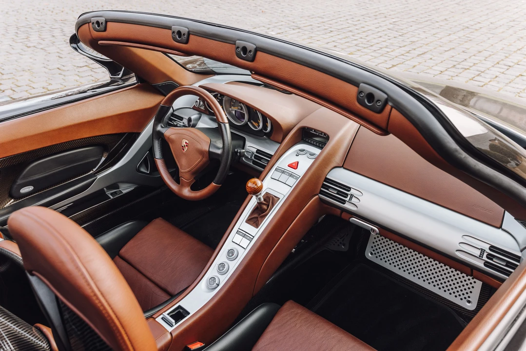 2005 Porsche Carrera GT - Image 14 of 31