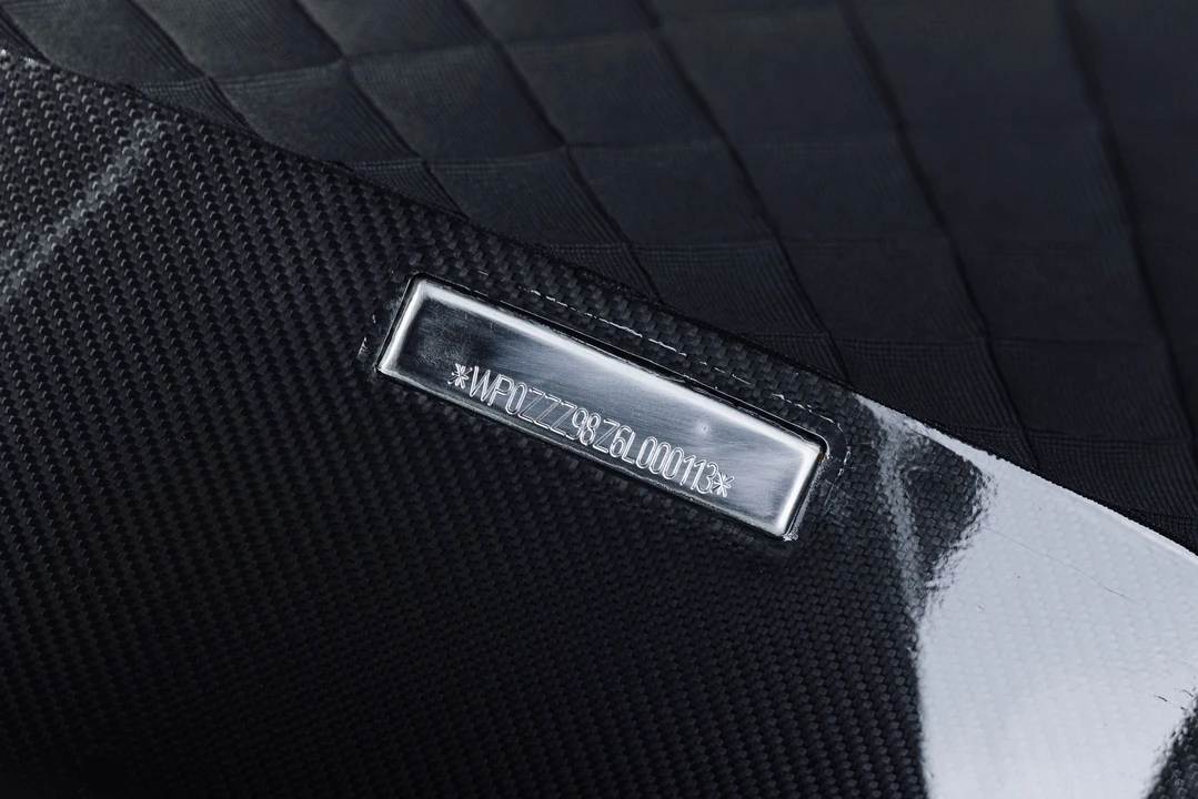 2005 Porsche Carrera GT - Image 26 of 31