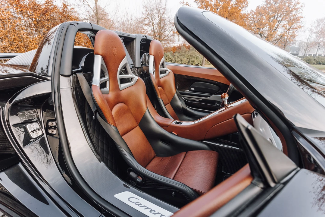2005 Porsche Carrera GT - Image 13 of 31