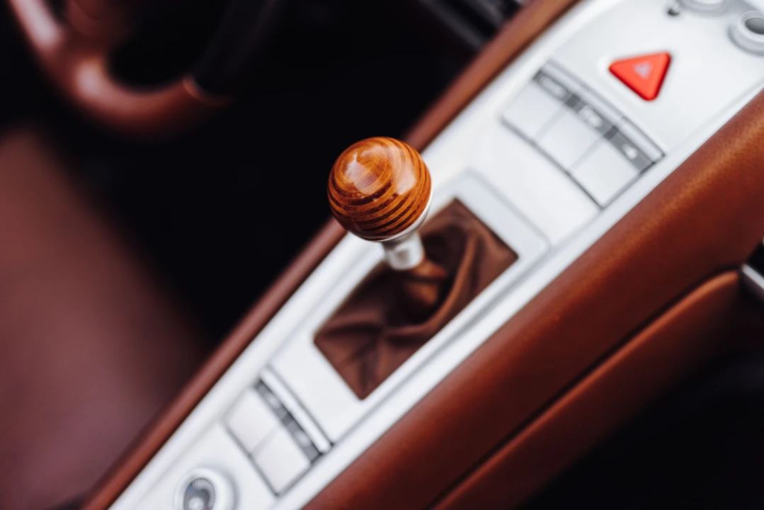 2005 Porsche Carrera GT - Image 11 of 31