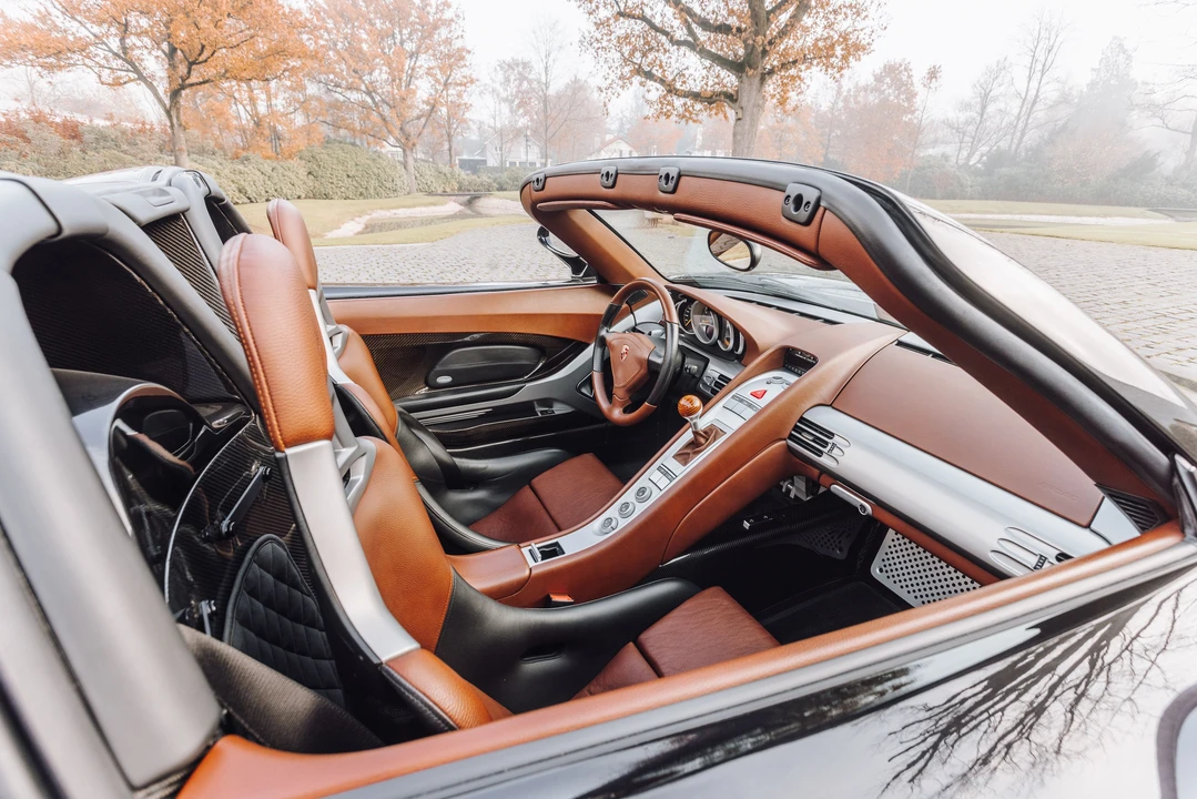 2005 Porsche Carrera GT - Image 15 of 31