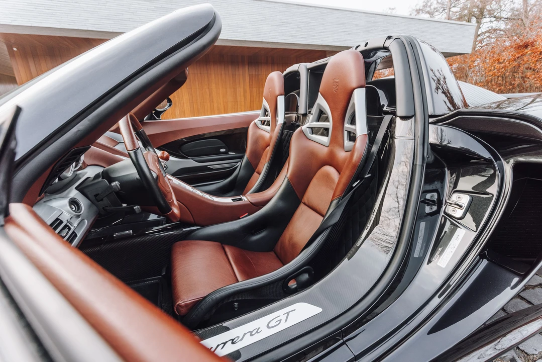 2005 Porsche Carrera GT - Image 21 of 31
