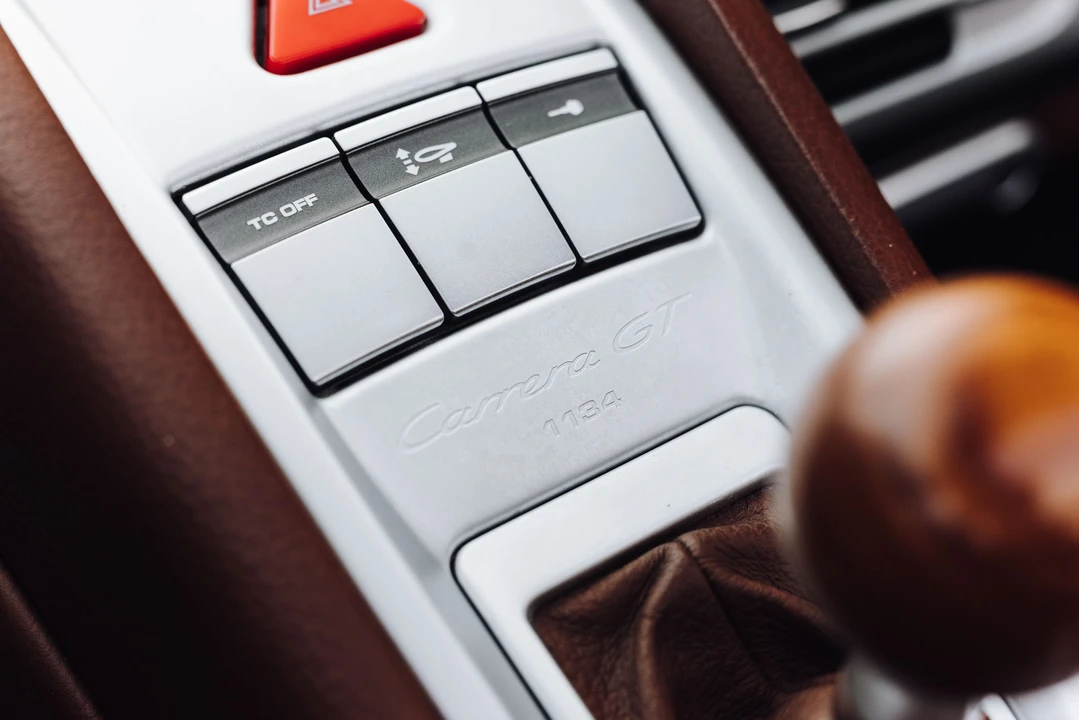 2005 Porsche Carrera GT - Image 2 of 31