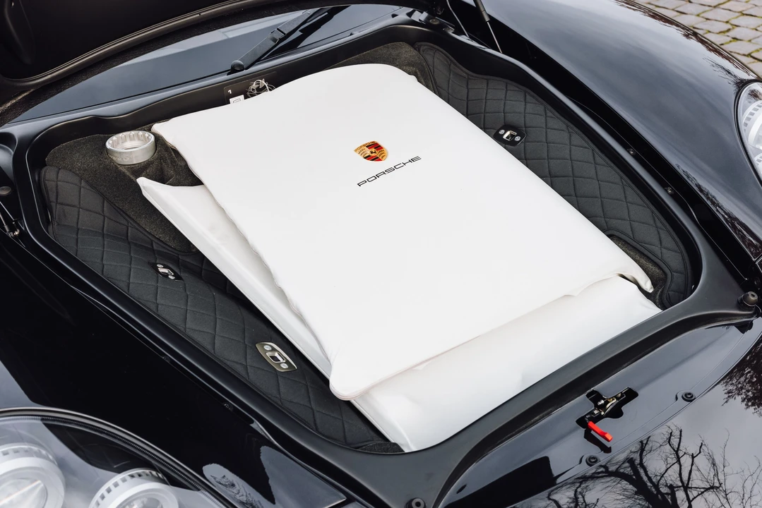 2005 Porsche Carrera GT - Image 30 of 31