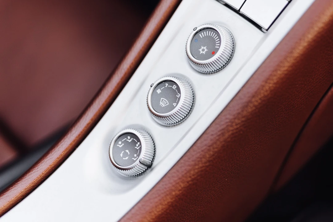 2005 Porsche Carrera GT - Image 7 of 31
