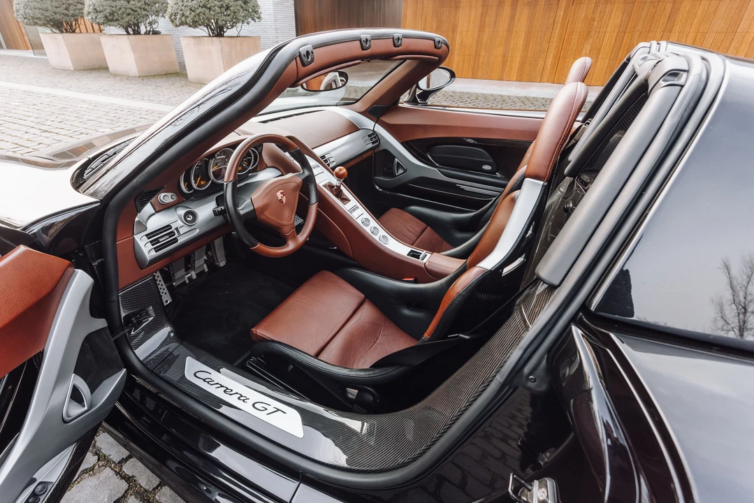2005 Porsche Carrera GT - Image 18 of 31