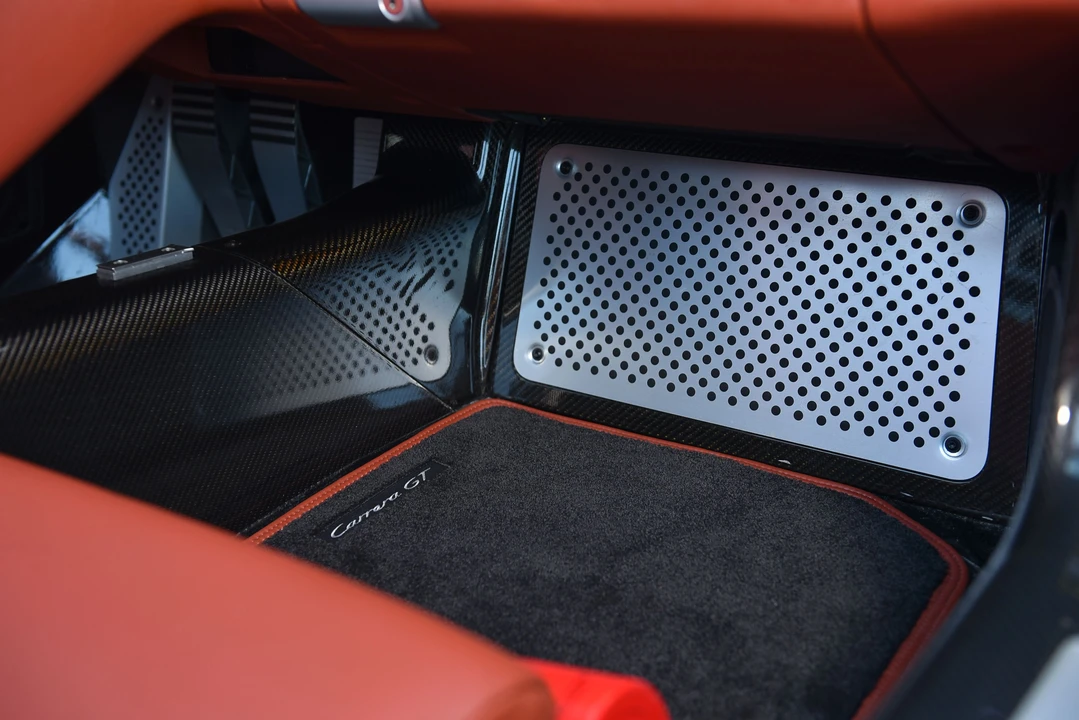 2005 Porsche Carrera GT - Image 20 of 31