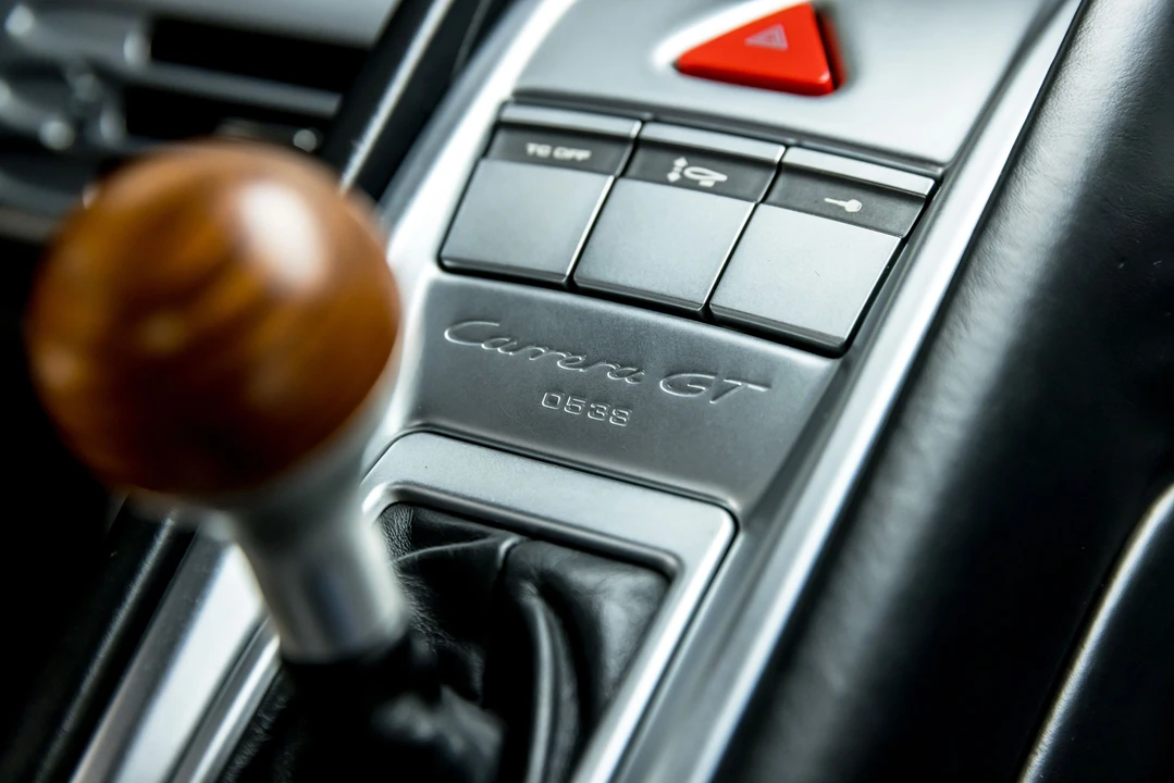 2005 Porsche Carrera GT - Image 21 of 31