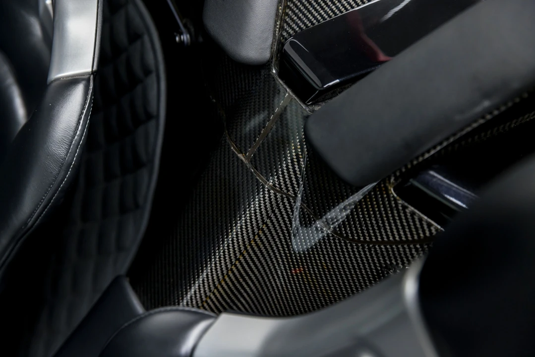 2005 Porsche Carrera GT - Image 6 of 31