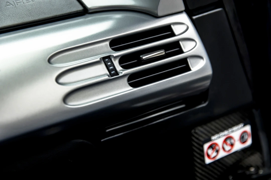 2005 Porsche Carrera GT - Image 19 of 31