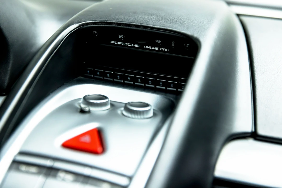 2005 Porsche Carrera GT - Image 17 of 31