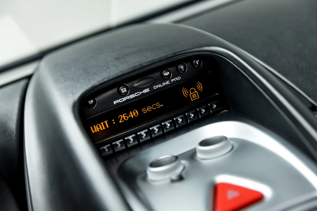 2005 Porsche Carrera GT - Image 13 of 31