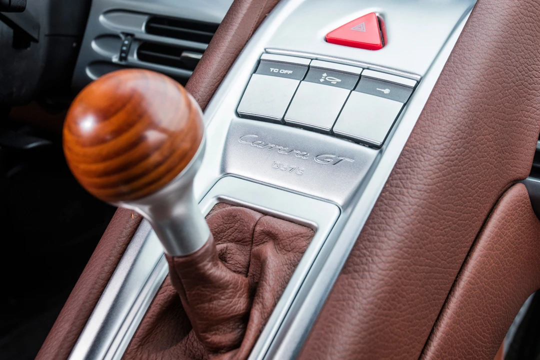 2005 Porsche Carrera GT - Image 14 of 31