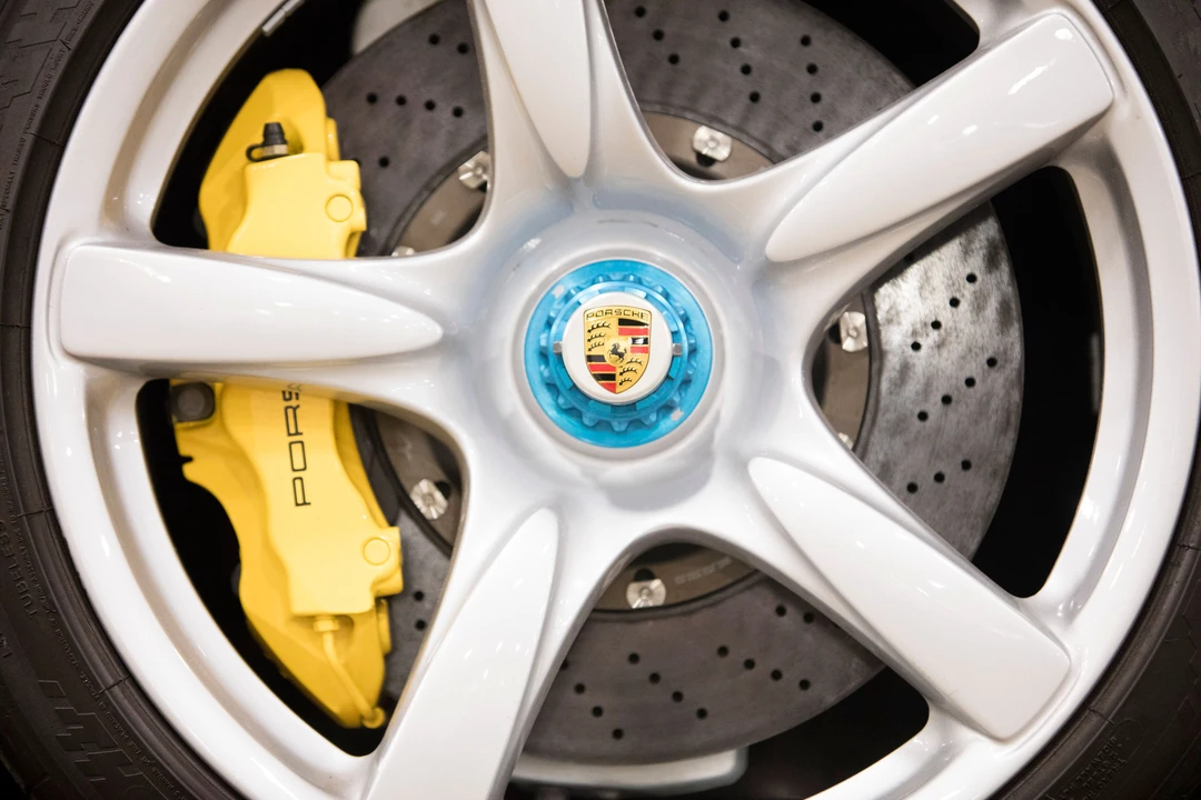 2005 Porsche Carrera GT - Image 12 of 23
