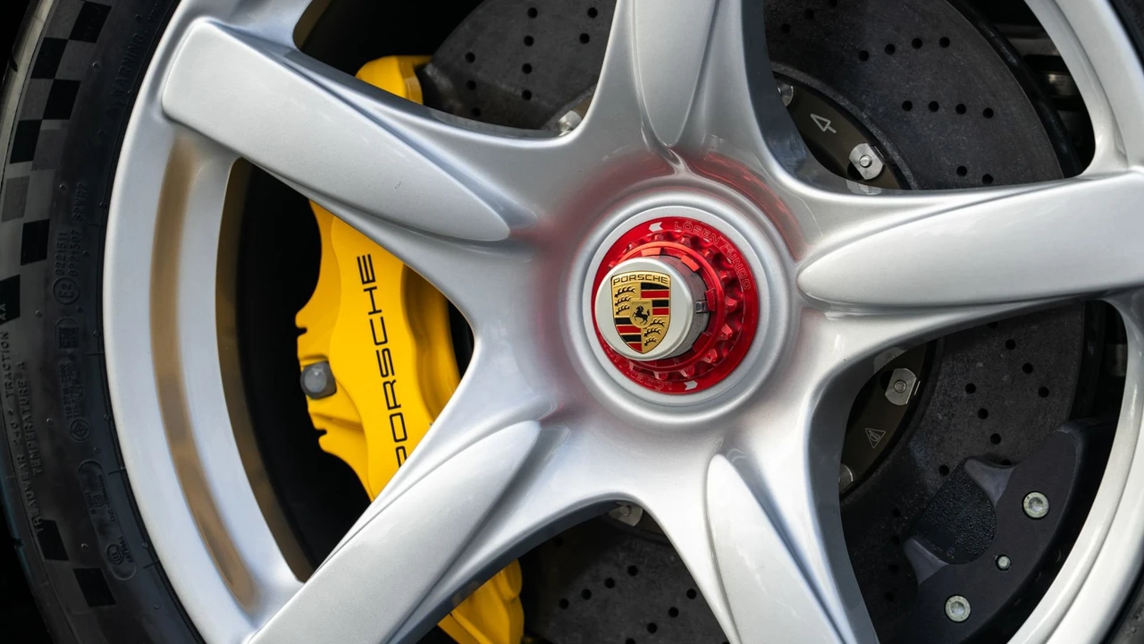 2005 Porsche Carrera GT - Image 28 of 31