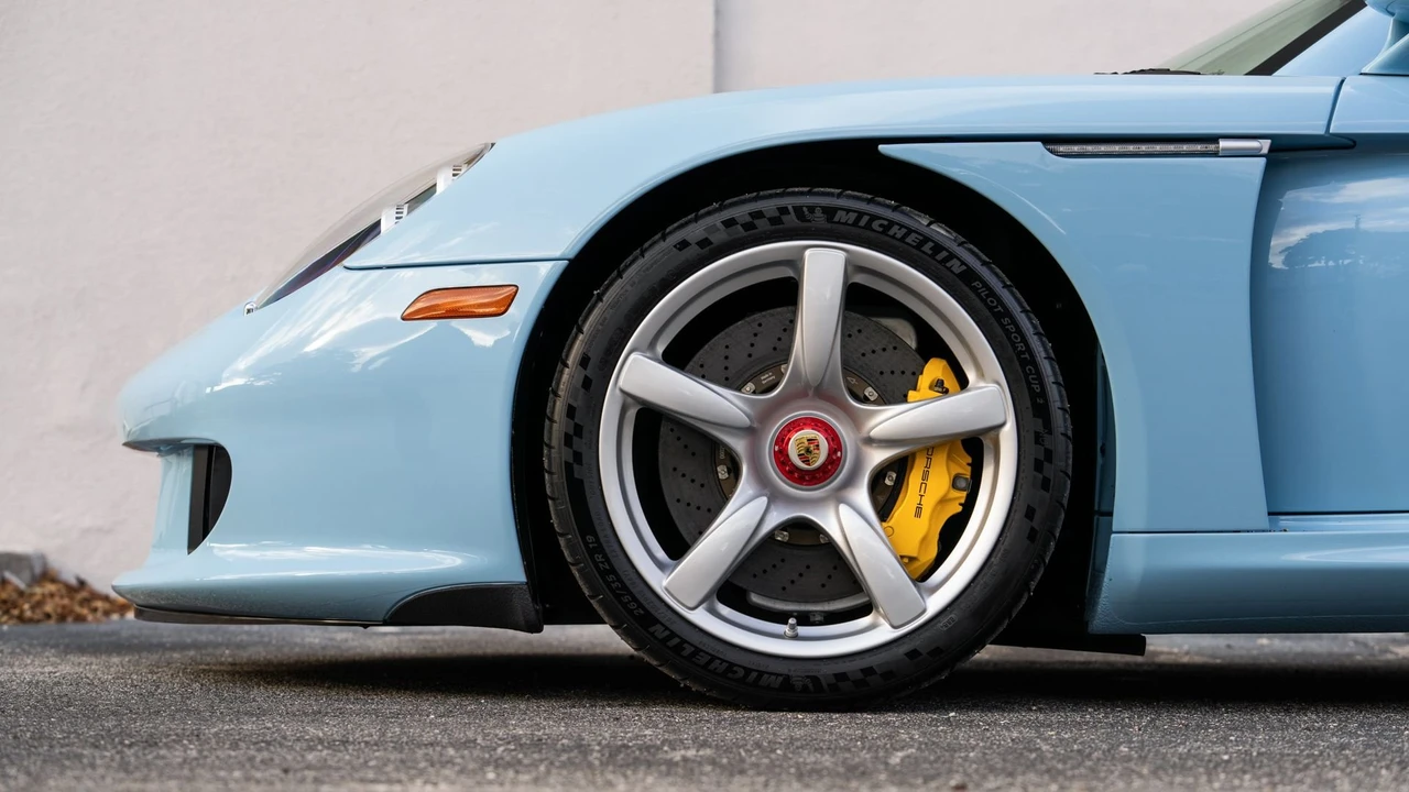2005 Porsche Carrera GT - Image 9 of 31