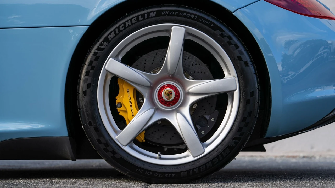 2005 Porsche Carrera GT - Image 27 of 31