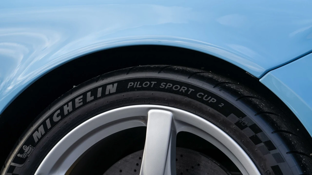 2005 Porsche Carrera GT - Image 26 of 31
