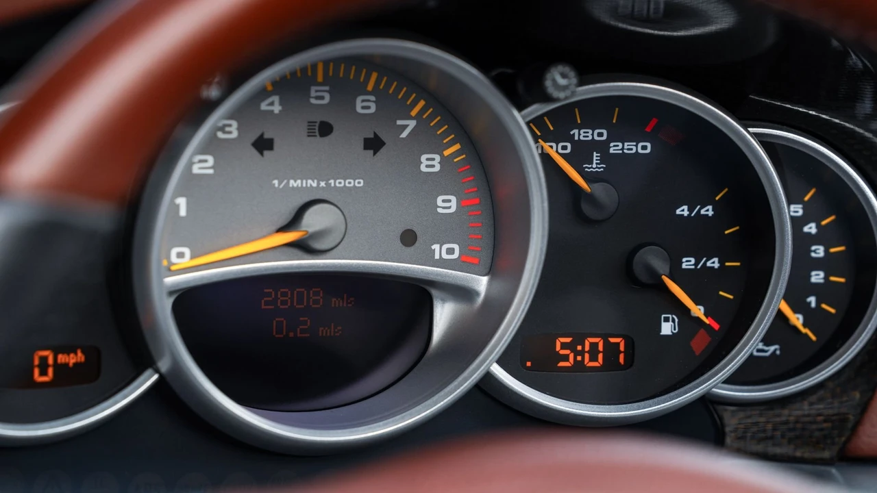 2005 Porsche Carrera GT - Image 7 of 31