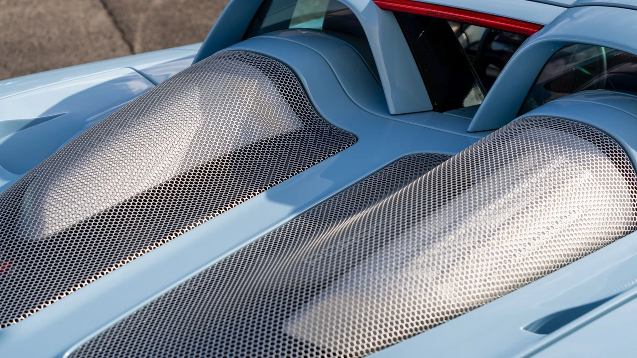 2005 Porsche Carrera GT - Image 25 of 31