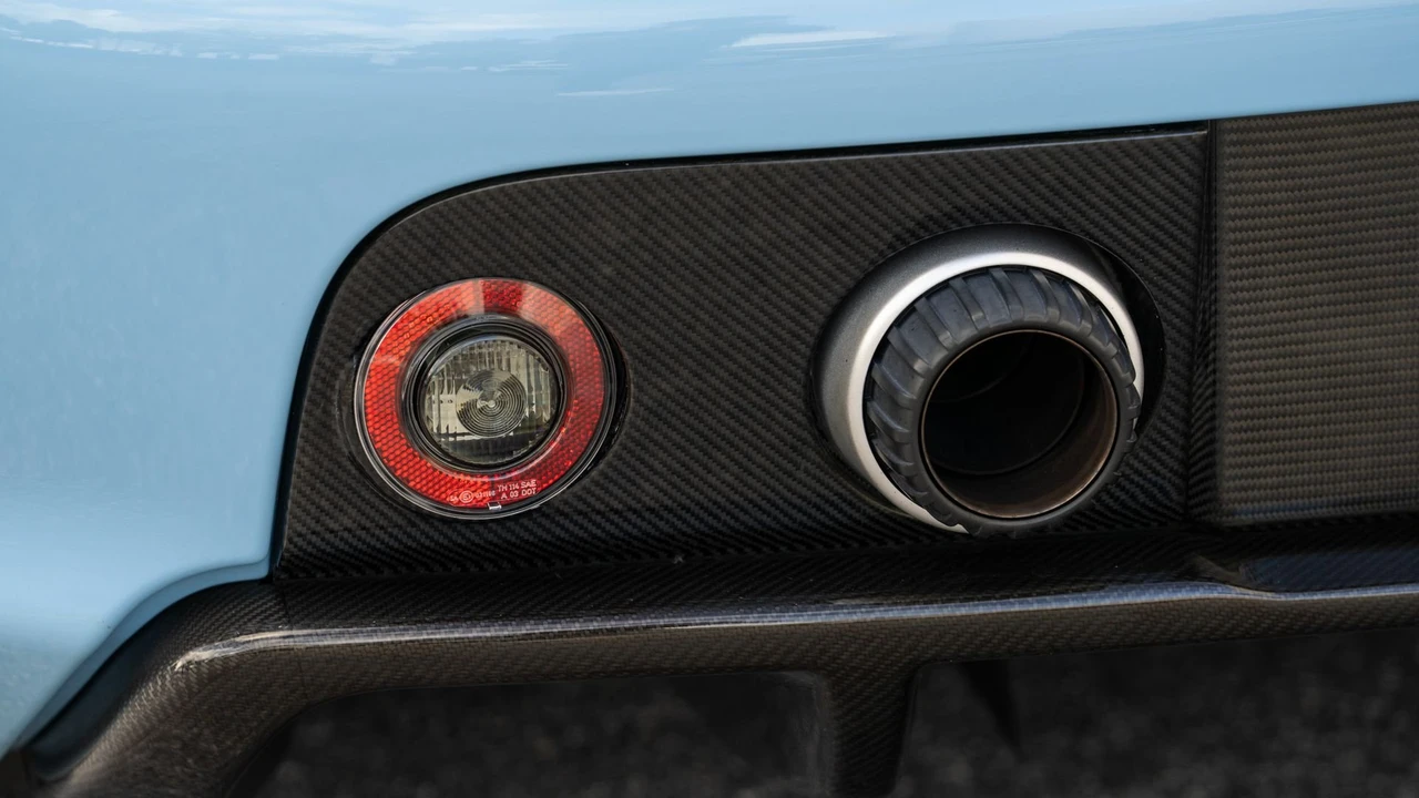 2005 Porsche Carrera GT - Image 29 of 31