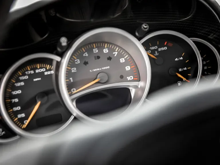 2005 Porsche Carrera GT - Image 14 of 31
