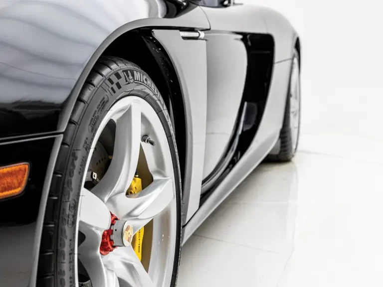 2005 Porsche Carrera GT - Image 28 of 31