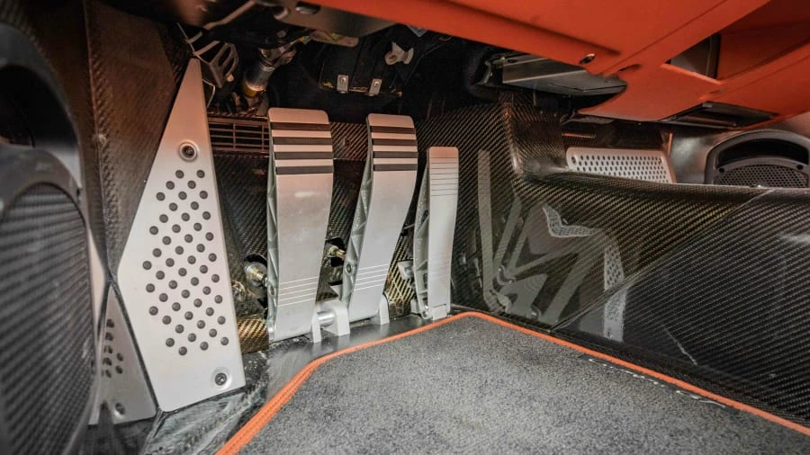 2005 Porsche Carrera GT - Image 22 of 31