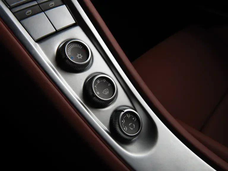 2005 Porsche Carrera GT - Image 29 of 31